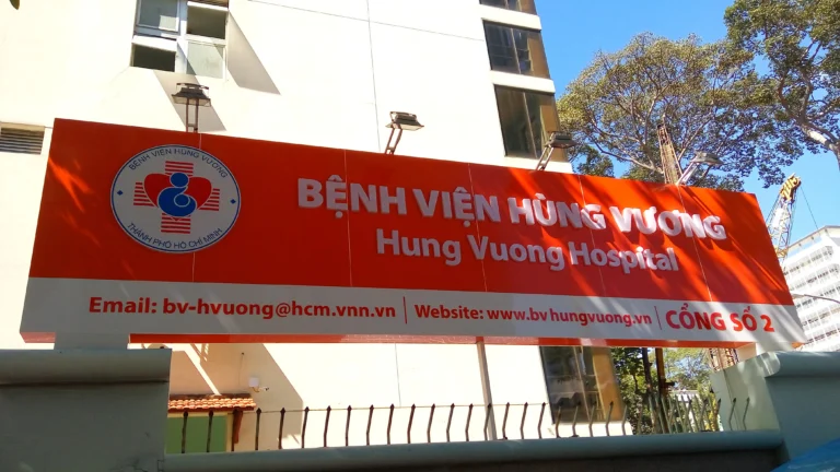 Bệnh viện Hùng Vương — Biển hiệu