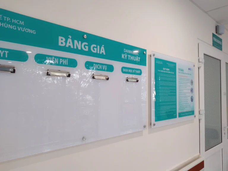 Bệnh viện Từ Dũ — Biển chỉ dẫn & trang trí
